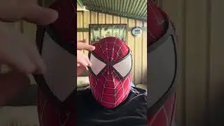 Chucky the Spiderfreak is unboxing a Print Costume Face Shell with magnetic lenses