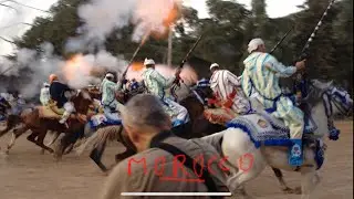 التبورضة FOLKLORE MAROCAIN, Tbourida d&eacute;riv&eacute;e de Baroud (poudre &agrave; canon) est un art &eacute;questre ancien