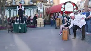 EPCOT France Mime And Juggler Act Serveur Amusant