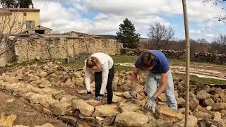 GARDEN RENOVATION: Building A Dry Stone Wall BY HAND!