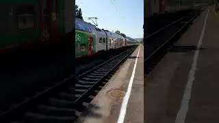 🚊 Triebzug Stadler Kiss CFL 2306 f&auml;hrt mit Flirt BR 429 112 der DB durch Bhf Pommern in Ri Koblenz
