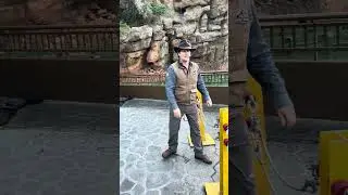 Встреча с рапторами! Встречайте Blue Jurassic World.