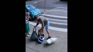 Kind stranger helps mother and child