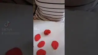 rose rosse di argilla polimerica