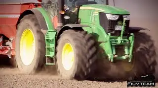 John Deere 6210 R legt Mais mit einer Horsch Maistro 8 CC