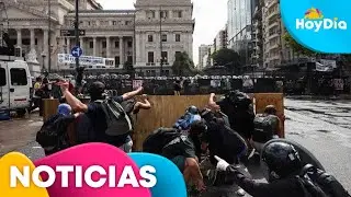 Enfrentamientos entre manifestantes y la polic&iacute;a durante protestas en Argentina