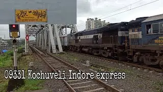 09331 l Mad hornking Kochuveli indore special express crossing kopar station