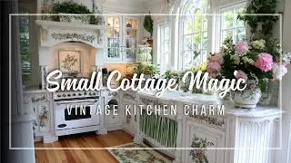 Small Vintage Cottage Kitchen 🕰️ Old World Warmth Paired with Polished Style