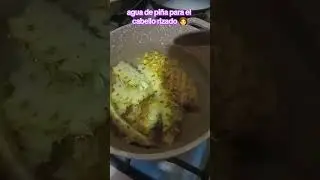 Agua de pi&ntilde;a para el cabello rizado 🍍