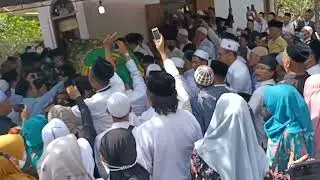 Acara pemberangkatan jenazah dan proses pemakaman Habib Umar Bin Ahmad Bafaqih (kemusuh Sleman)..
