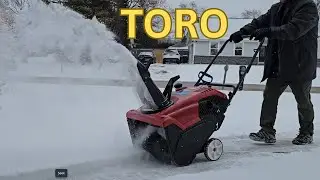 Убрать снег с большой подъездной дорожки с помощью снегоуборщика Toro за 12 минут.