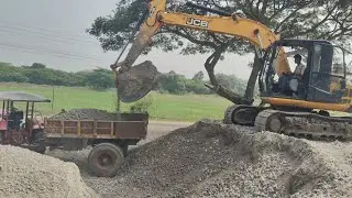 JCB JS140 || excavator Bed Mix loading in Swaraj 735 FEe and mahindra 275 DI XP plus tractor || ..