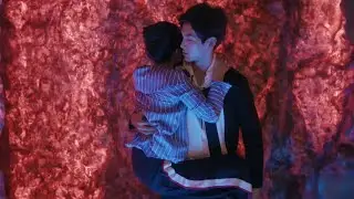💗Дом Золушки с привидениями прыгает прямо на босса, и тот обнимает его одной рукой🥰
