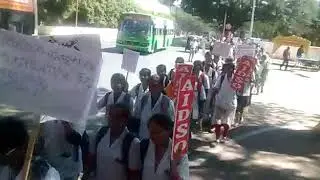 Government medical colleges students protest against fee hike in UG and PG students   Mysore(4)