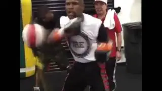 Floyd Mayweather Amazing Skills Never Misses A Single Punch! esnews boxing