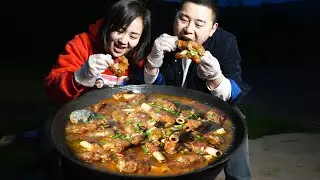 【超小厨】8斤羊拐筋，炖“麻辣羊拐”哄老婆，樱桃吃不成，挑灯啃肉好快活！