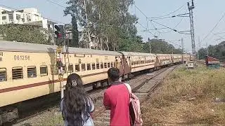 LAST ICF AHMEDABAD KOLHAPUR 11049 ARRIVAL AT KOLHAPUR PF 4 DATE 19/01/2026 MONDAY 