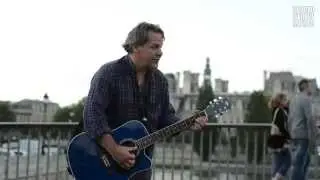 Romantic Acoustic Guitar Player in Paris #4 [HD]