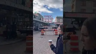 パイクプレイスマーケット シアトル 🇺🇸 | ストリートの雰囲気とエネルギー #shortsfeed #viral #seattle