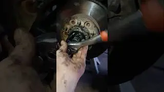 HOW TO REMOVE HUBS SOLID FRONT AXCLE PATROL #trending #trendingshorts #viralvideo #viralshorts