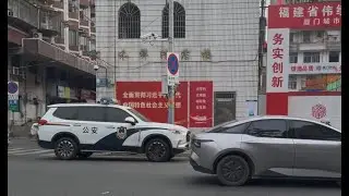 The life of a 20 year old unemployed, video game addict living in China. Laying flat AKA躺平 lifestyle