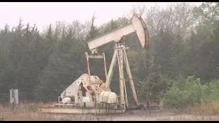 Oil crash spurs mass layoffs