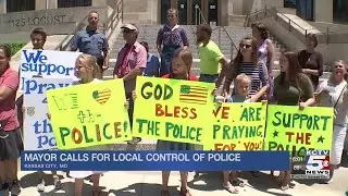Group from Leavenworth comes to KC, shows support for police