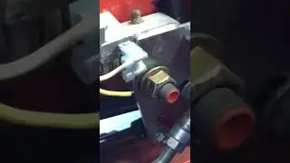 Газонокосилка с нулевым радиусом поворота не заводится, и вот почему #шорты #газонокосилка #плохо...