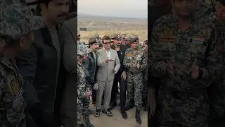 With our soldiers 🇮🇳 Sonu Nigam, Ahan Shetty & Varun Dhawan singing along to Sandese Aate Hai ❤️