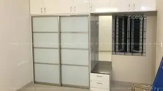 Aluminium sliding wardrobe with lacquered glass