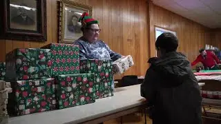 Santa brings Christmas magic to Mulliken food pantry celebration