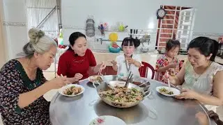 Chị Tư Xử L&yacute; Đơn H&agrave;ng Bị Bom Th&agrave;nh M&oacute;n Ăn Si&ecirc;u Hập Dẫn Cả Nh&agrave; Nhộn Nhịp Như Tết. || Ut Mini.