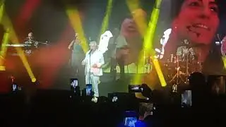 SET-TORINO Nino D'Angelo invasione di palco