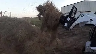 Bobcat derouleuse a foin