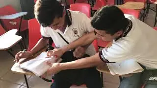 Cuando le rayas la libreta a tu amigo