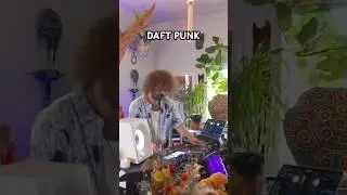 The Gaslamp Killer scratches over @daftpunk