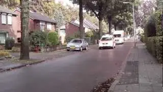 Duitse Rettungswagen en Notartz uit Gronau met spoed ter plaats aan de Lakeringsweg in Overdinkel