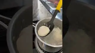 How to poach an egg 🥚 #shorts #cooking #taste #foodcreator #recipe
