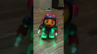 Mainan lucu bebek astronot joget #shorts