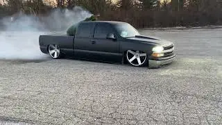 Weak bodydropped silverado Christmas burnout.