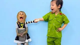 Diem is a police officer, she caught Monkey Kaka committing a crime, so funny.