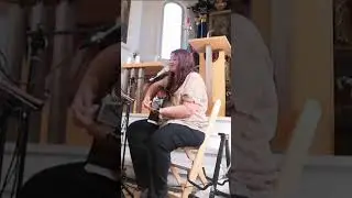 Zitronenfalter - Hand auf's Herz (Cover) von S&auml;ngerin Yvonne Brugger mit Gitarre Vorarlberg Bodensee