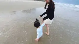 Cả nh&agrave; chơi s&oacute;ng