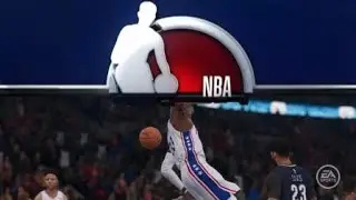 NBA LIVE 19 Covington posterizes jrue holiday