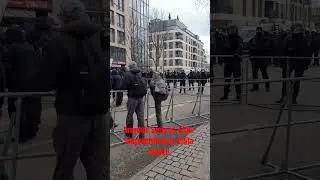 Dresden: Sanis da, Gitter umgeschmissen, Antifa blockt! #politik #protest #berlin