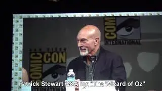 Girls at Comic Con | Simple Pickup