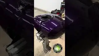 Удаление вмятин на бензобаке мотоцикла Harley Davidson методом беспокрасочного ремонта в Су-Фолс,...