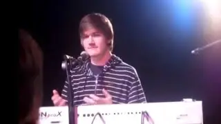 Bo Burnham Kills Fly Mid-Song 🪰