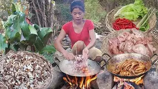 Yummy! Pork intestine salad cooking for lunch, Chicken thigh curry with Red ant egg for jungle food