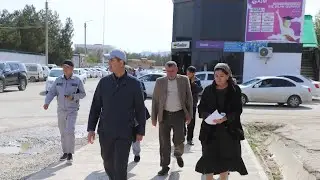 Tuman hokimi “Istiqlol” mahallasidagi obodonlashtirish ishlarini koʻzdan kechirdi